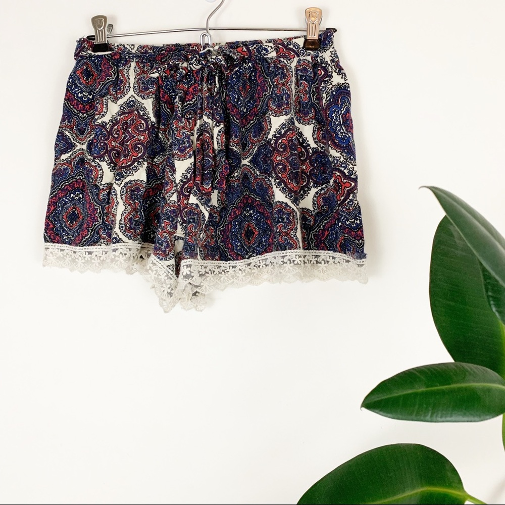F21 | boho patterned lace trim tie flowy shorts M